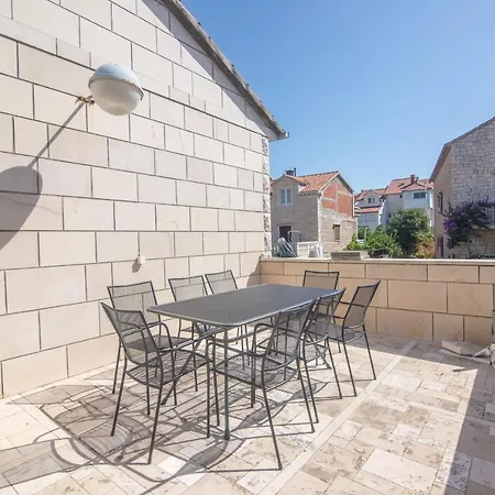 Apartment Jerka Supetar